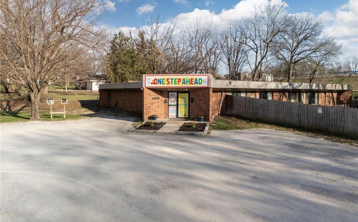 Pictures of Business for Sale, Retail property located at 3712 Pacific Street, St Joseph, MO 64507 for sales - image #1