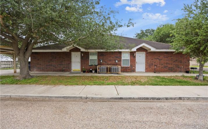Pictures of Multifamily property located at 1206 Prosperity Drive, Edinburg, TX 78541 for sales - image #1