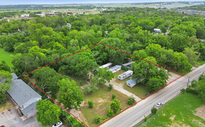 Pictures of Multifamily, Mixed Use, Mobile Home Park property located at 324 Linda Drive, San Marcos, TX 78666 for sales - image #1