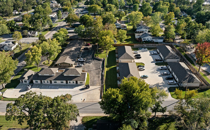Pictures of Multifamily property located at 124 S College St, Mountain Home, AR 72653 for sales - image #1