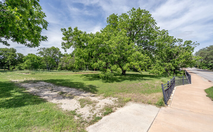Pictures of Retail, Mixed Use, Special Purpose property located at 700 MAIN ST, LIBERTY HILL, TX 78642-4204 for sales - image #1