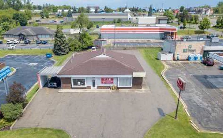 Pictures of Retail property located at 845 4 Mile Road Northwest, Grand Rapids, MI 49544 for sales - image #1