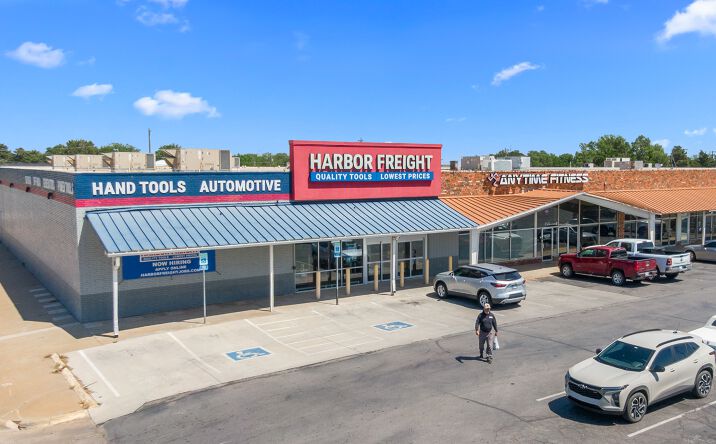 Pictures of Retail property located at 2112 Oklahoma Avenue, Woodward, OK 73801 for sales - image #1