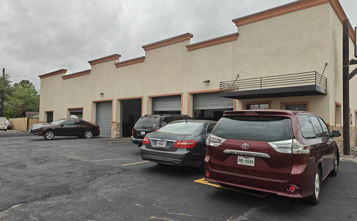 Pictures of Retail, Industrial property located at 826 Texas Parkway, Stafford, TX 77477 for sales - image #1