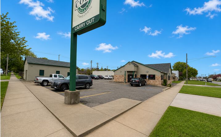 Pictures of Retail property located at 23594 HOOVER RD, WARREN, MI 48089-1945 for sales - image #1