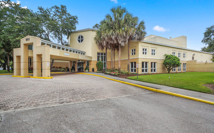 image of property at 901 SEMINOLE BLVD Largo FL 33770-7450