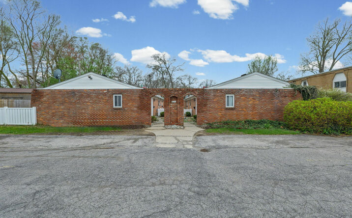 Pictures of Multifamily property located at 4831 Wickford Dr E, Sylvania, OH 43560 for sales - image #1