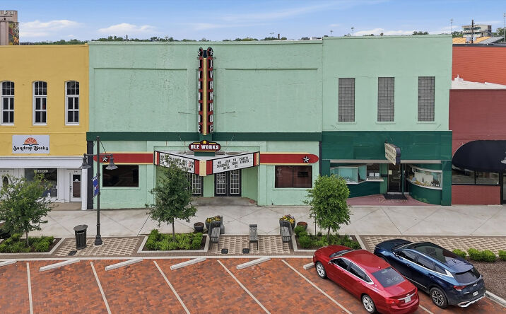 Pictures of Retail, Hospitality, Mixed Use property located at 218-220 W Main St, Denison, TX 22903-5210 for sales - image #1