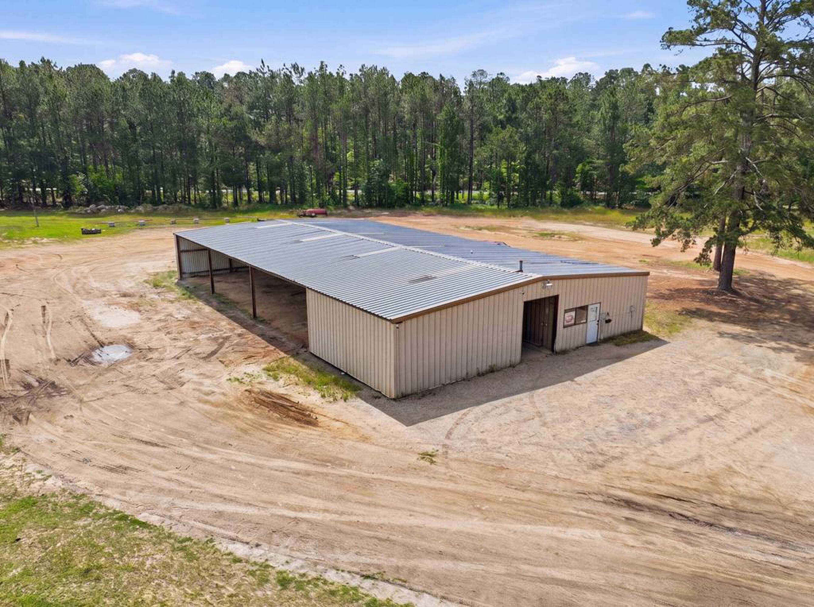 915 Middle Rd S, Leesburg, GA 31763