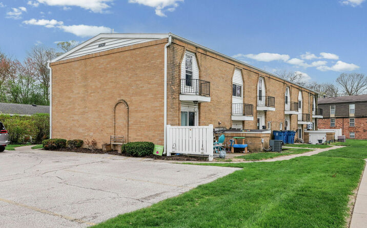 Pictures of Multifamily property located at 4839 Wickford Dr E, Sylvania, OH 43560 for sales - image #1
