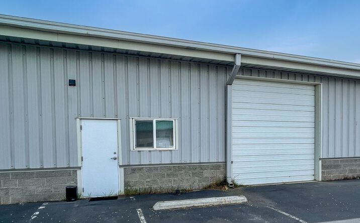 Pictures of Industrial property located at 62987 Plateau Dr., Unit 4, Bend, OR 97701 for sales - image #1
