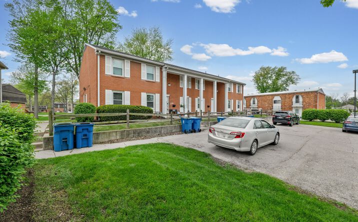 Pictures of Multifamily property located at 4855 Wickford Dr E, Sylvania, OH 43560 for sales - image #1