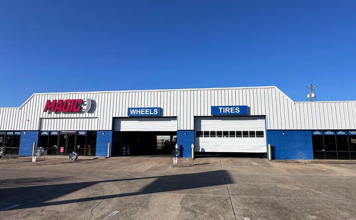 Pictures of Retail property located at 1560 W Fairfield Drive, Pensacola, FL 32501 for sales - image #1