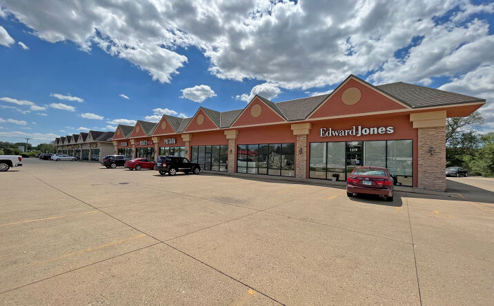 Pictures of Retail, Office property located at 137 Radio City Drive, Pekin, IL 61554 for sales - image #1