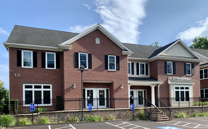 Pictures of Office property located at 437 NAUBUC AVE, GLASTONBURY, CT 06033-1080 for sales - image #1