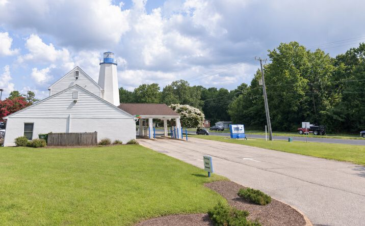 Pictures of Retail property located at 3140 South George Washington Memorial Highway, Gloucester Point, VA 23072 for sales - image #1