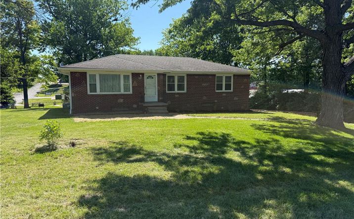 Pictures of Office, Retail property located at 301 S 36th Street, St Joseph, MO 64506 for sales - image #1