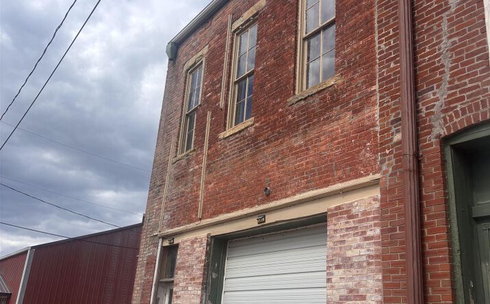Pictures of Industrial property located at 106 S Front Street, Farmington, IA 52626 for sales - image #1