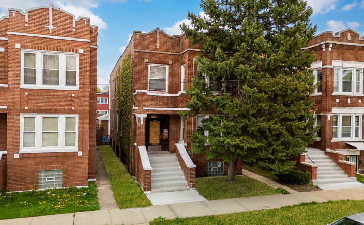 Pictures of Multifamily property located at 5427 S Hermitage Avenue, Chicago, IL 60609 for sales - image #1