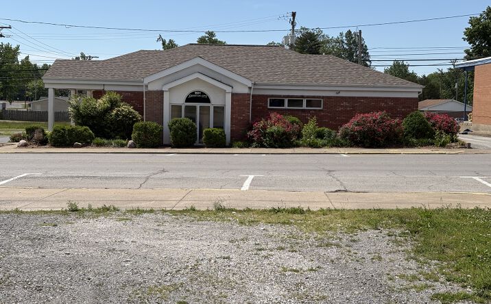 Pictures of Special Purpose property located at 201 West Broadway Boulevard, Johnston City, IL 62951 for sales - image #1