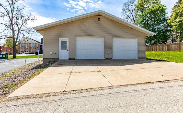Pictures of Office, Industrial property located at 308 N Montgomery, Dodgeville, WI 53533 for sales - image #1
