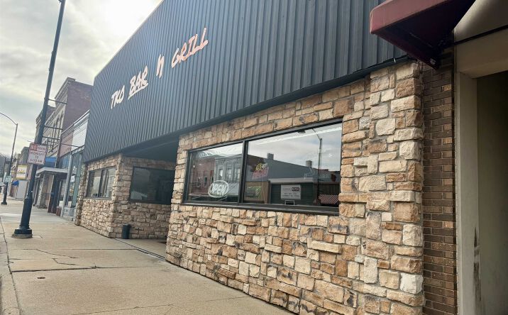 Pictures of Retail property located at 165 W Court, Richland Center, WI 53581 for sales - image #1