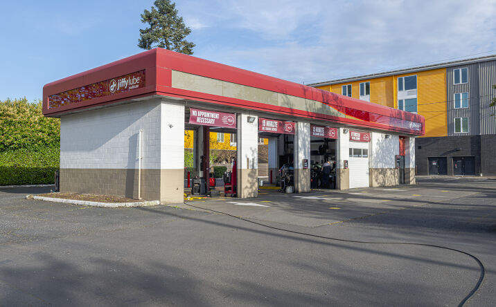 Pictures of Retail property located at 2525 Southeast 82nd Avenue, Portland, OR 97266 for sales - image #1