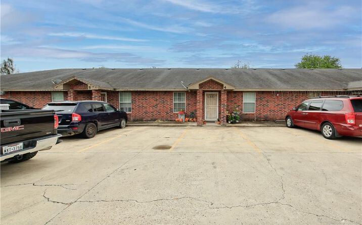 Pictures of Multifamily property located at 905 South Avenue, Donna, TX 78537 for sales - image #1