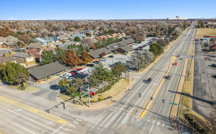 Pictures of Retail property located at 2302 W WILLOW RD, ENID, OK 73703 for sales - image #1