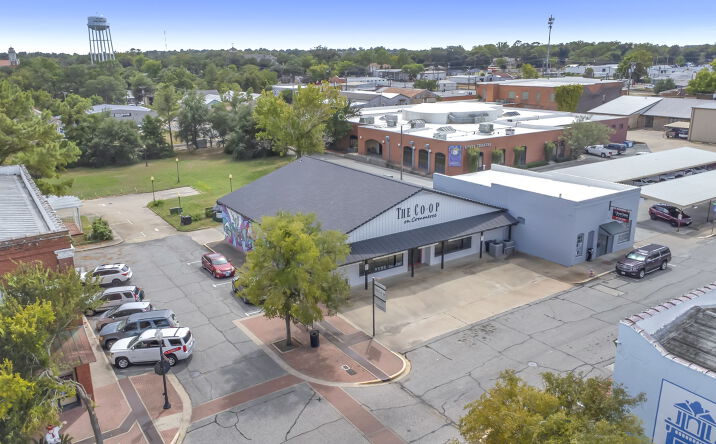 Pictures of Retail, Office, Mixed Use property located at 117 West Commerce Street, Brenham, TX 77833 for sales - image #1