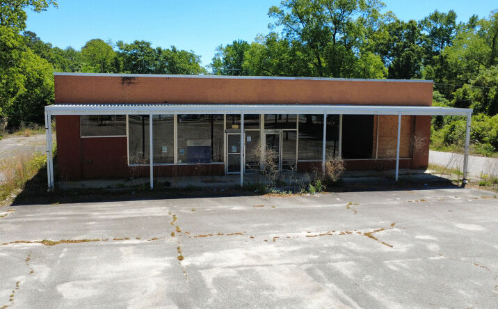 Pictures of Retail property located at 201 South Patterson Street, Maxton, NC 28364 for sales - image #1