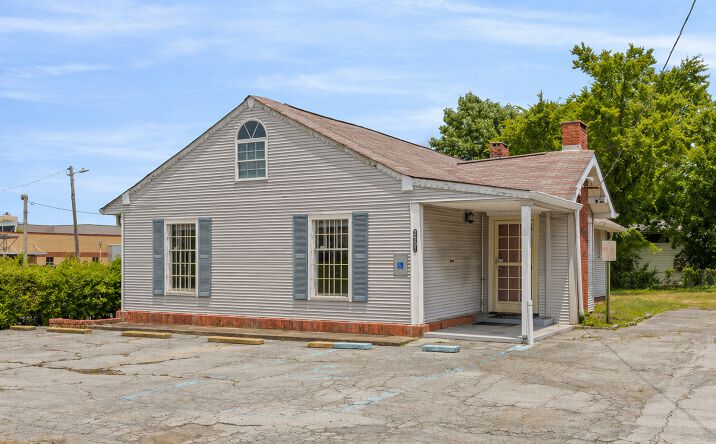 Pictures of Retail, Office property located at 2507 MCCALLIE AVE, CHATTANOOGA, TN 37404-3304, 2509 McCallie Avenue, Chattanooga, TN 37404 for sales - image #1
