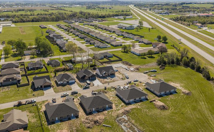 Pictures of Multifamily property located at 2721/2723 S Caden Ln, Bolivar, MO 65613 for sales - image #1