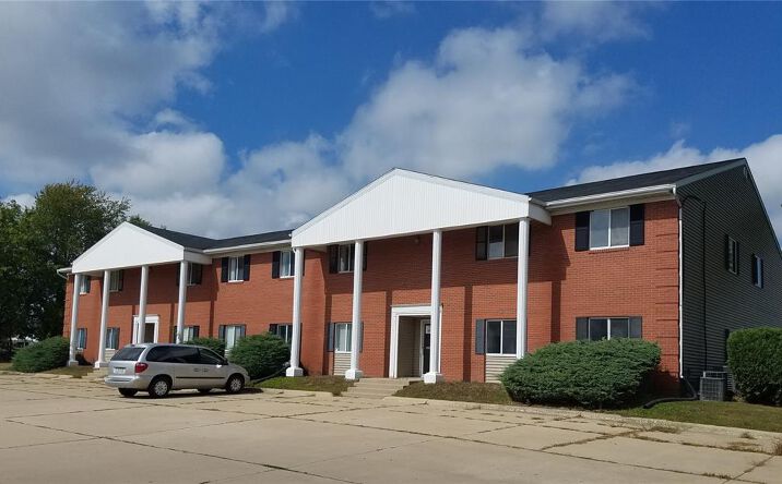 Pictures of Retail, Office, Mixed Use property located at 5270 N PARK PL NE, CEDAR RAPIDS, IA 52402-6222 for sales - image #1
