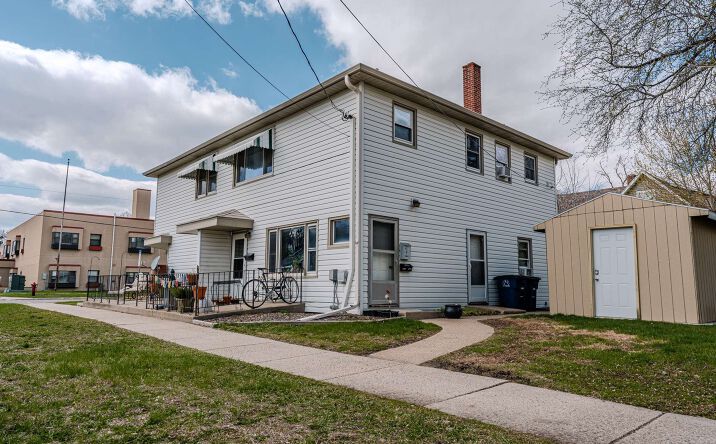 Pictures of Multifamily property located at 1002 5th Ave S, Moorhead, MN 56560 for sales - image #1