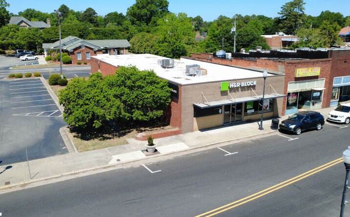 Pictures of Retail property located at 105 North Patterson Street, Maxton, NC 28364 for sales - image #1