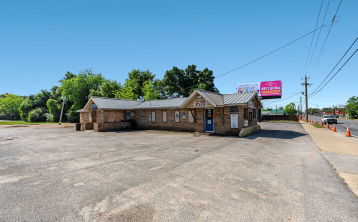 Pictures of Retail, Hospitality, Business for Sale property located at 739 N FERDON BLVD, CRESTVIEW, FL 32536-2163 for sales - image #1
