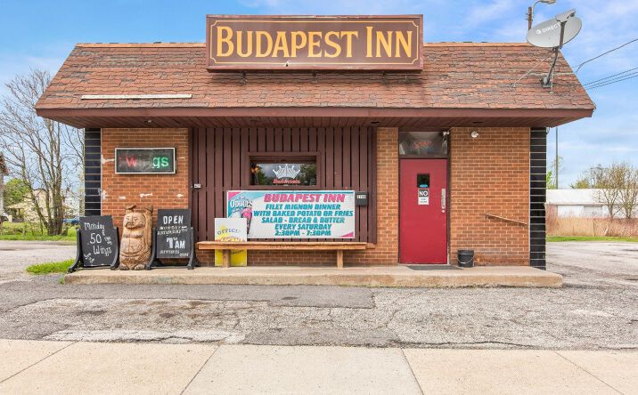 Pictures of Retail property located at 3780 Mahoning Ave, Austintown, OH 44515 for sales - image #1