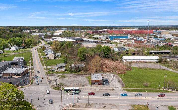 Pictures of Retail property located at 3780 Mahoning Ave, Austintown, OH 44515 for sales - image #1