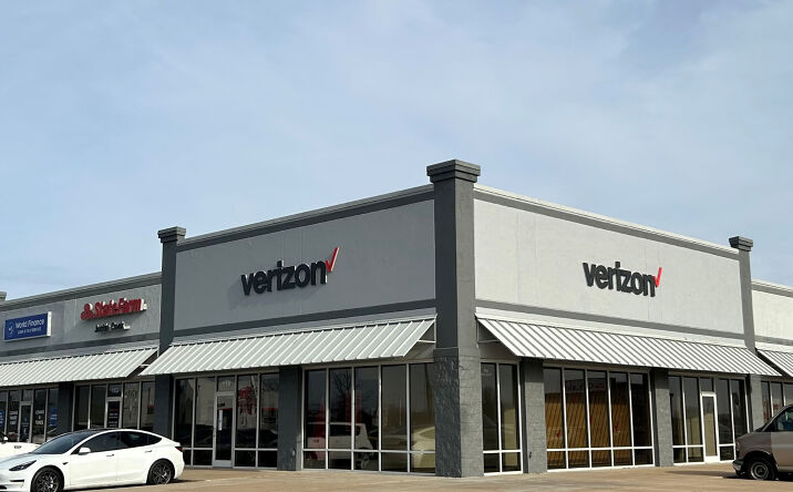 Pictures of Retail property located at 503 Knox Square Dr., Galesburg, IL 61401 for sales - image #1