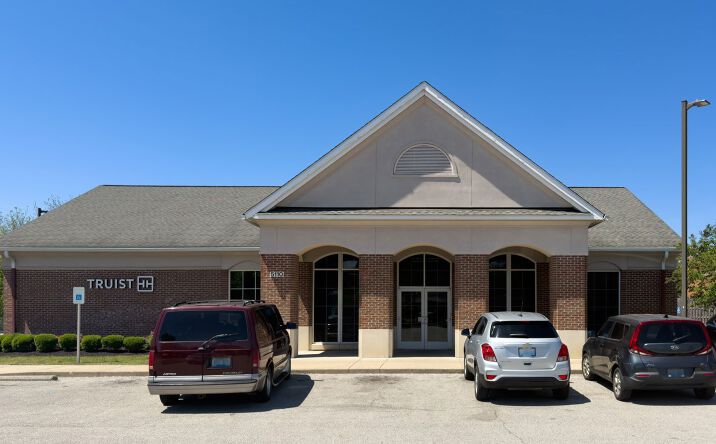Pictures of Retail property located at 5110 Dixie Highway, Louisville, KY 40216 for sales - image #1