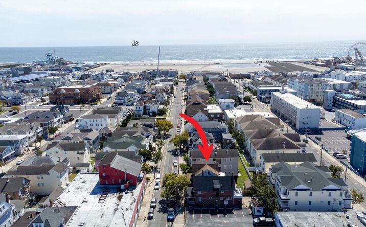 Pictures of Multifamily property located at 208 E Maple Avenue, Wildwood, NJ 08260 for sales - image #1