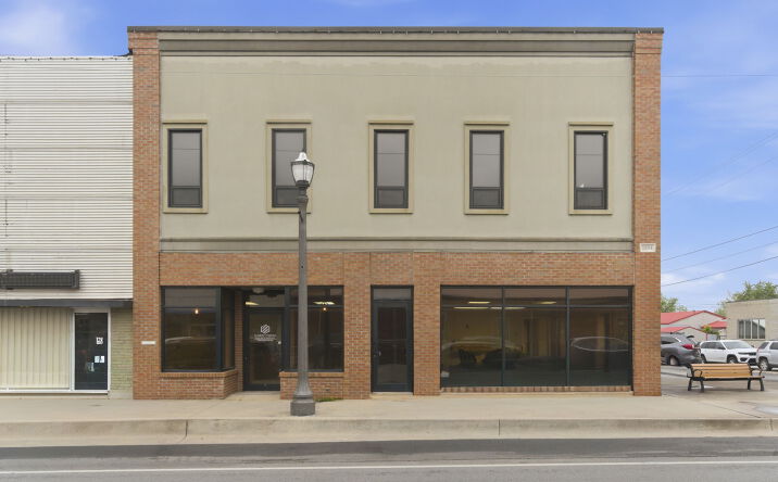 Pictures of Retail property located at 805 Main Street, Cassville, MO 65625 for sales - image #1