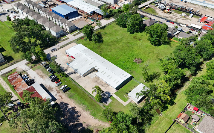 Pictures of Industrial property located at 3334 Creekmont Drive, Houston, TX 77091 for sales - image #1