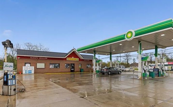 Pictures of Retail, Business for Sale property located at 2155 Pearl Rd, Brunswick, OH 44212 for sales - image #1