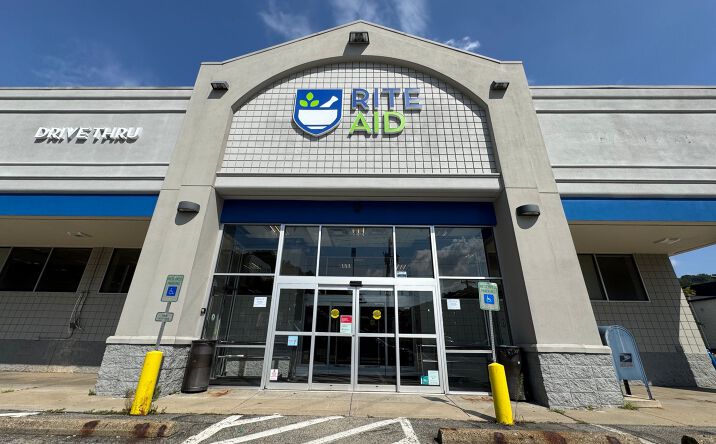 Pictures of Retail property located at 1804 Golden Mile Hwy, Pittsburgh, PA 15239 for sales - image #1