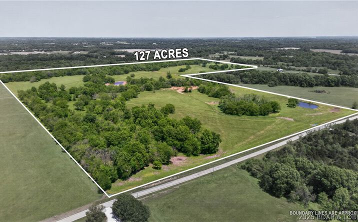 Pictures of Land property located at 127.35 Acres NW 200th Road, Other, MO 64093 for sales - image #1