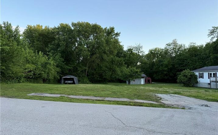 Pictures of Land, Multifamily property located at 1007 W Lexington Street, Richmond, MO 64085 for sales - image #1
