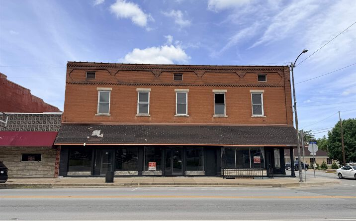 Pictures of Industrial, Office, Retail property located at 108 W VIENNA Street, Anna, IL 62906 for sales - image #1