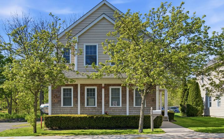 Pictures of Mixed Use, Special Purpose, Office, Land property located at 569 Middle Road, Islip, NY 11705 for sales - image #1